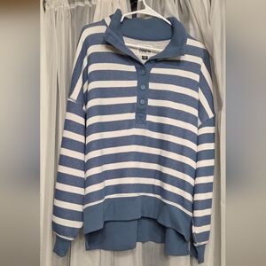 American Eagle Outfitters Textured Cream and Gray Sweater